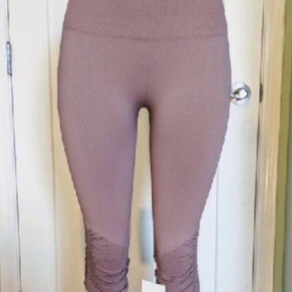 NWT Lululemon awakening crop - Picture 2 of 5